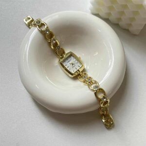 Metal Strap Watch for Women (Gold)